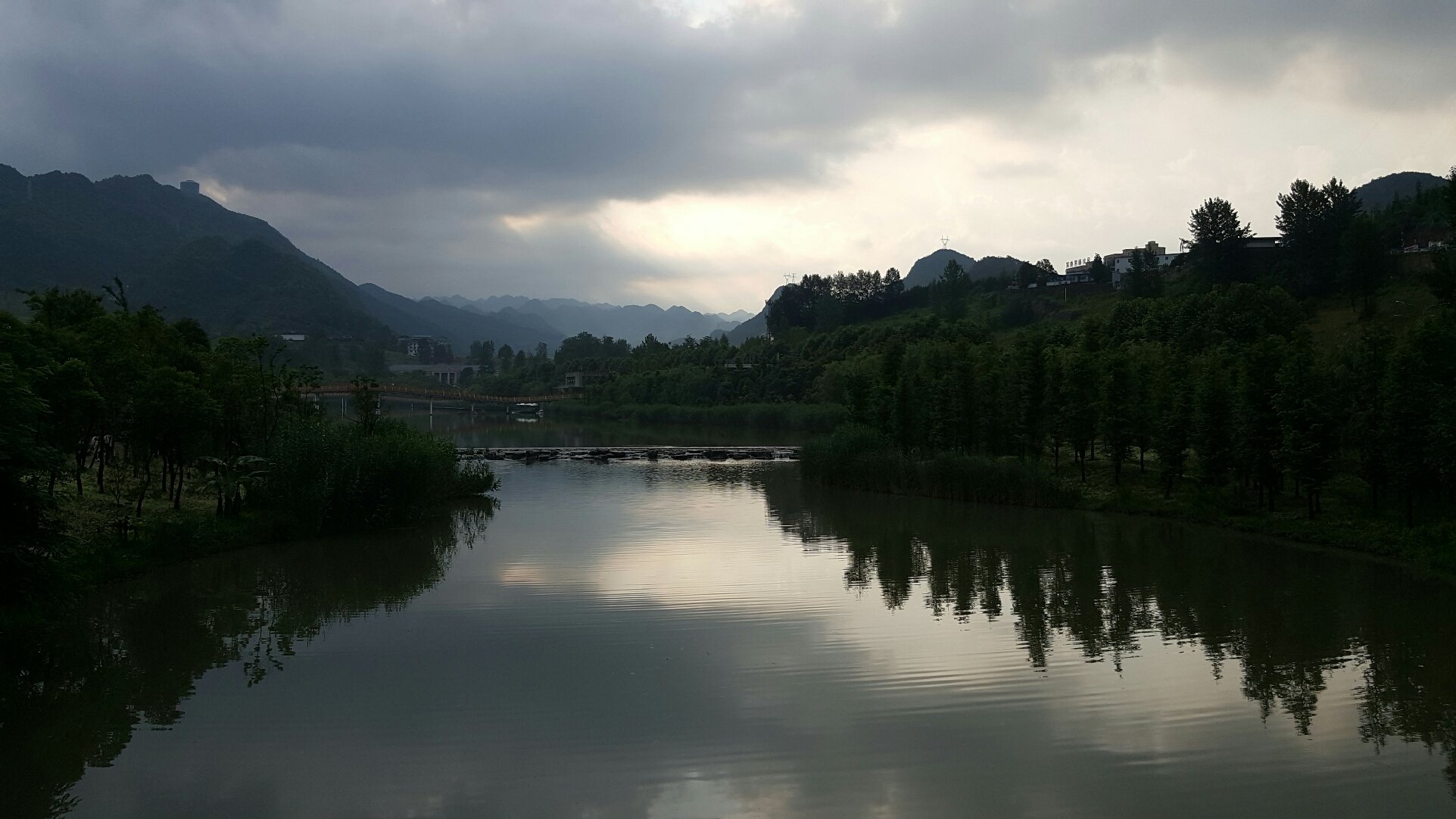 貴州省六盤水市鐘山區涼都大道靠近六盤水市婦幼保健院_烏蒙大山分享_